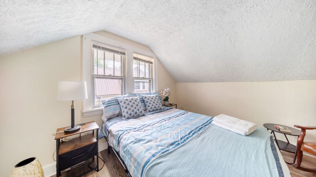 Photo of Bedroom in Cuyahoga Falls