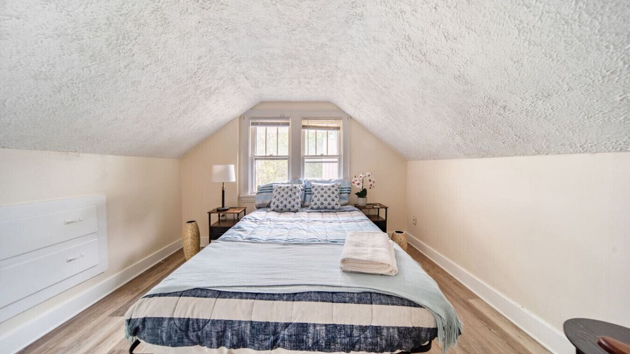 Photo of Bedroom in Cuyahoga Falls