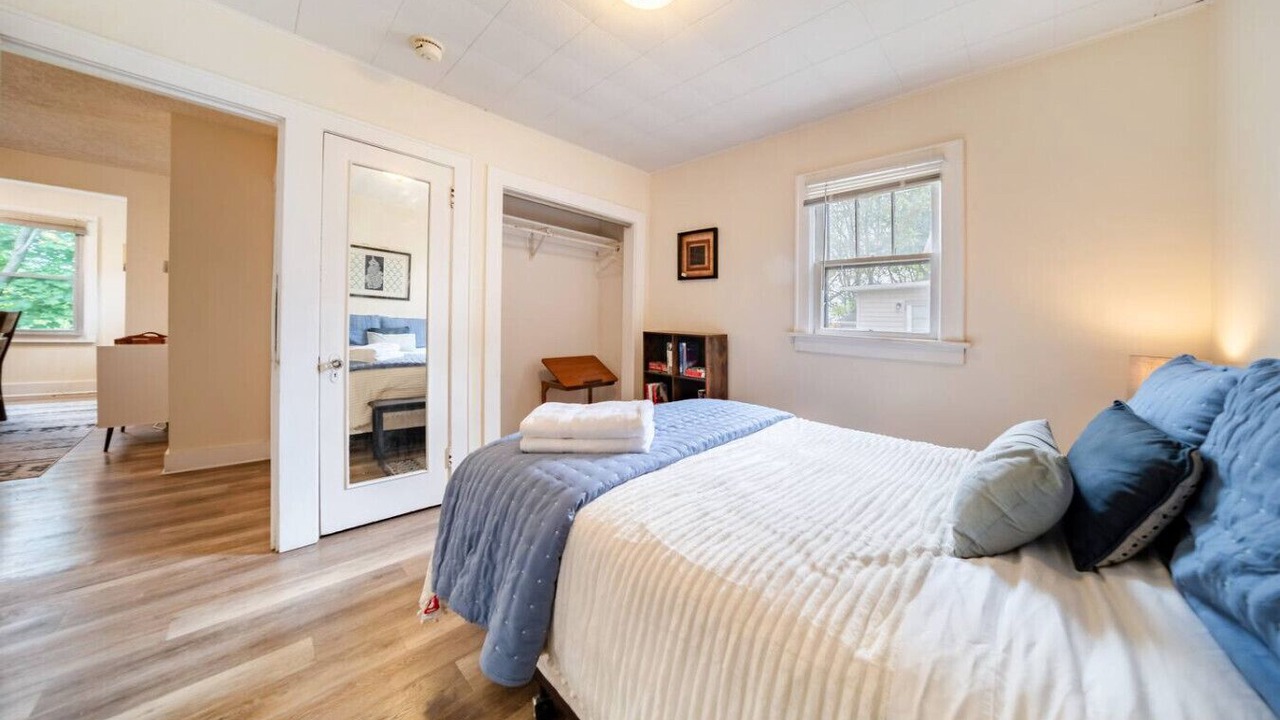 Photo of Bedroom in Cuyahoga Falls