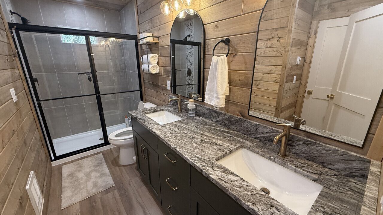 Photo of Bathroom in Island Park