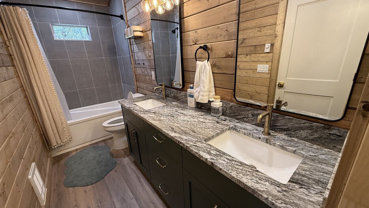 Photo of Bathroom in Island Park