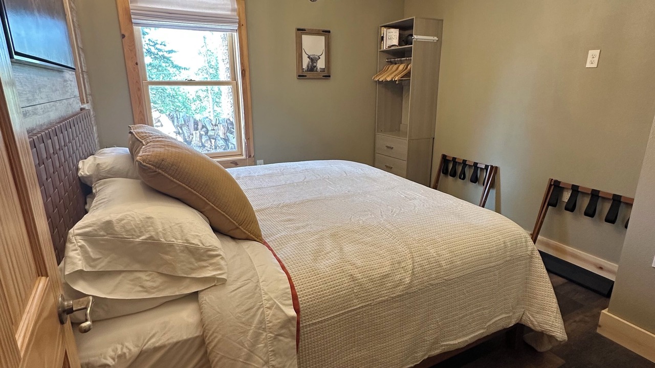 Photo of Bedroom in Lead
