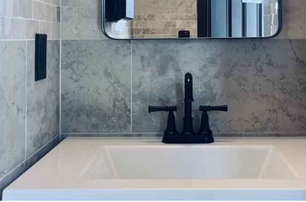 Photo of Bathroom in Island Park