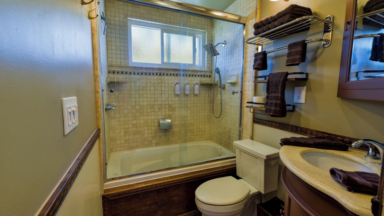 Photo of Bathroom in Harbor