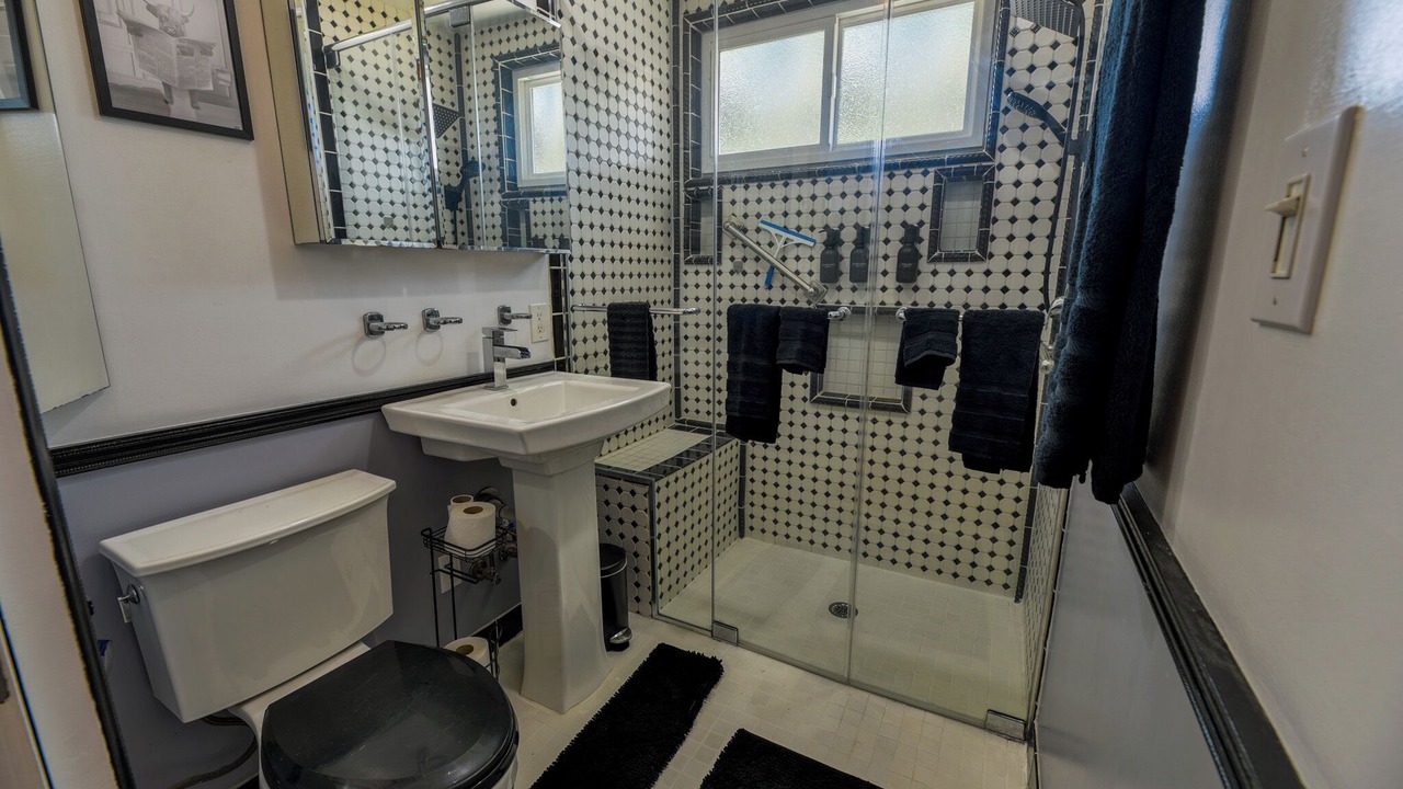 Photo of Bathroom in Harbor