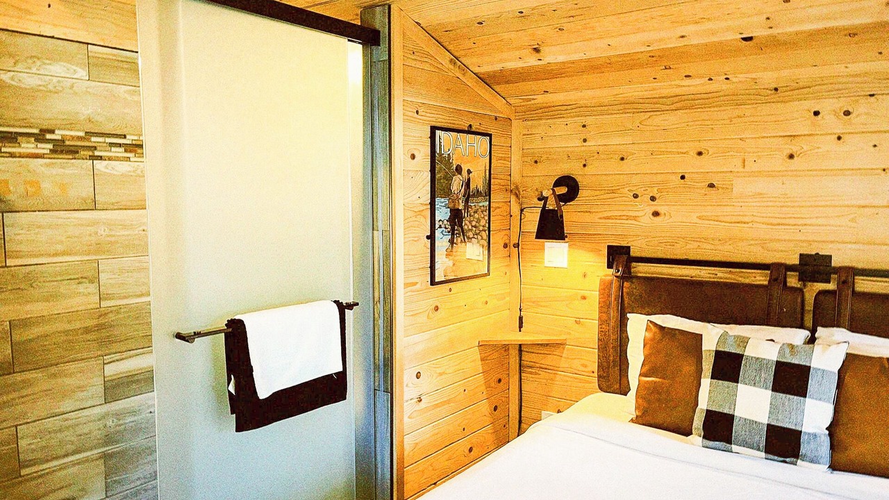 Photo of Bedroom in Island Park