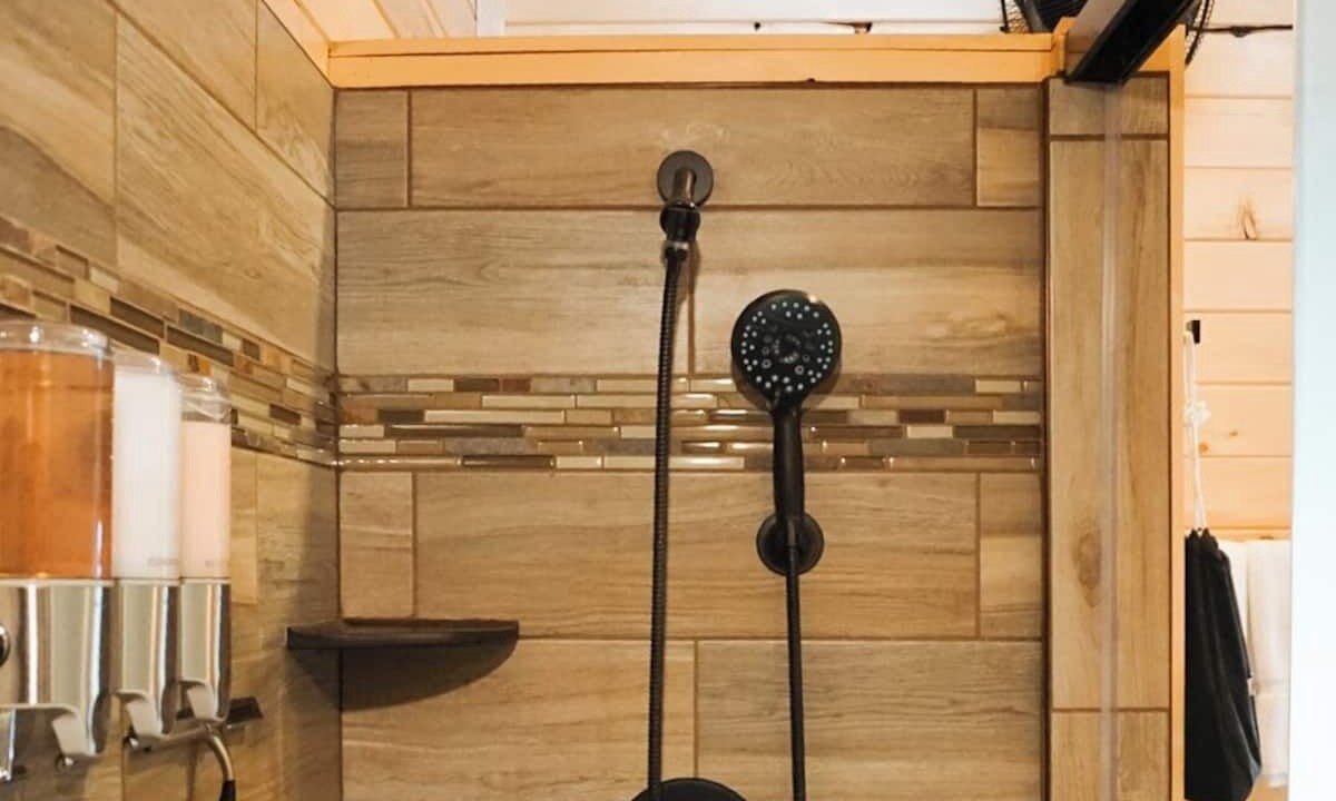 Photo of Bathroom in Island Park