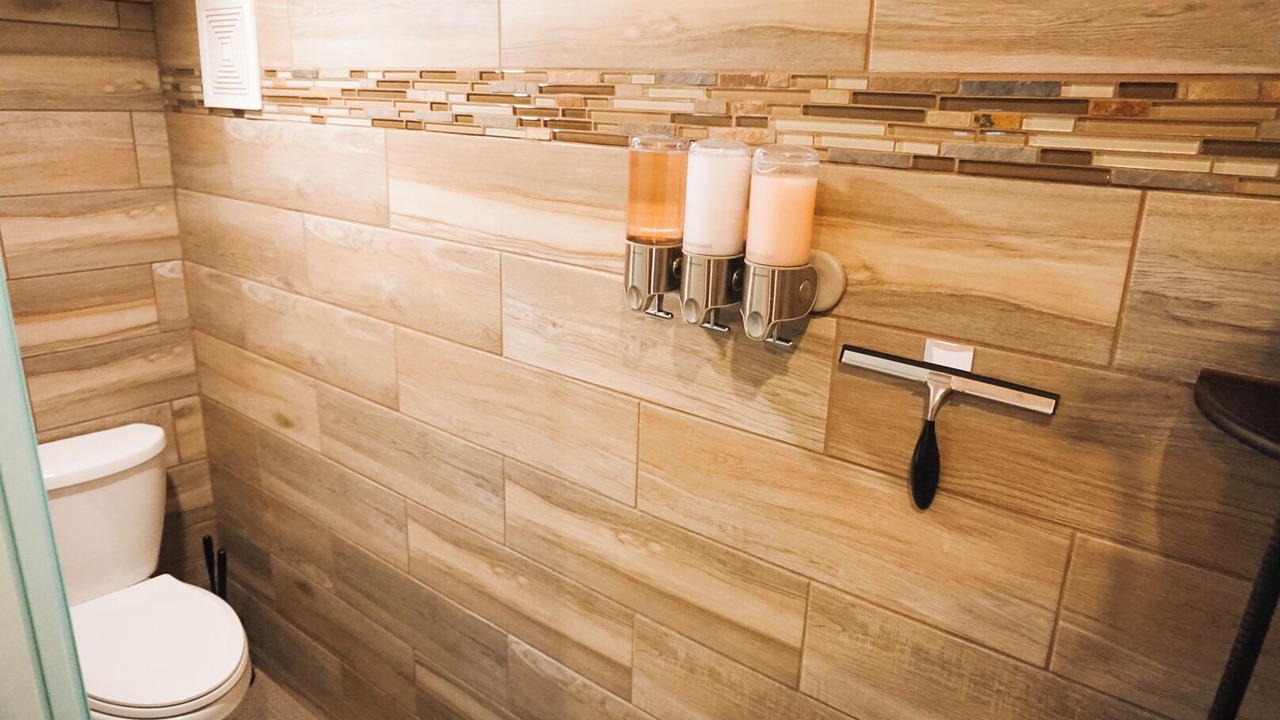 Photo of Bathroom in Island Park