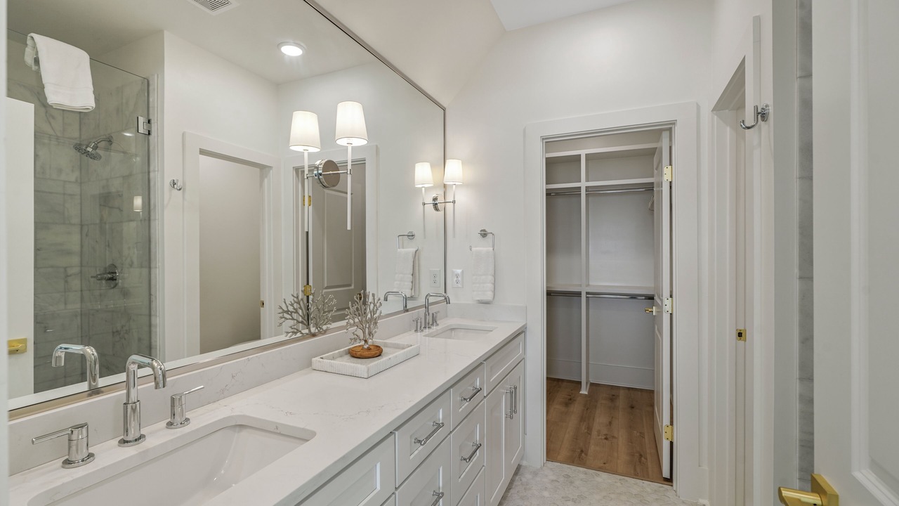 Photo of Bathroom in Henderson Point