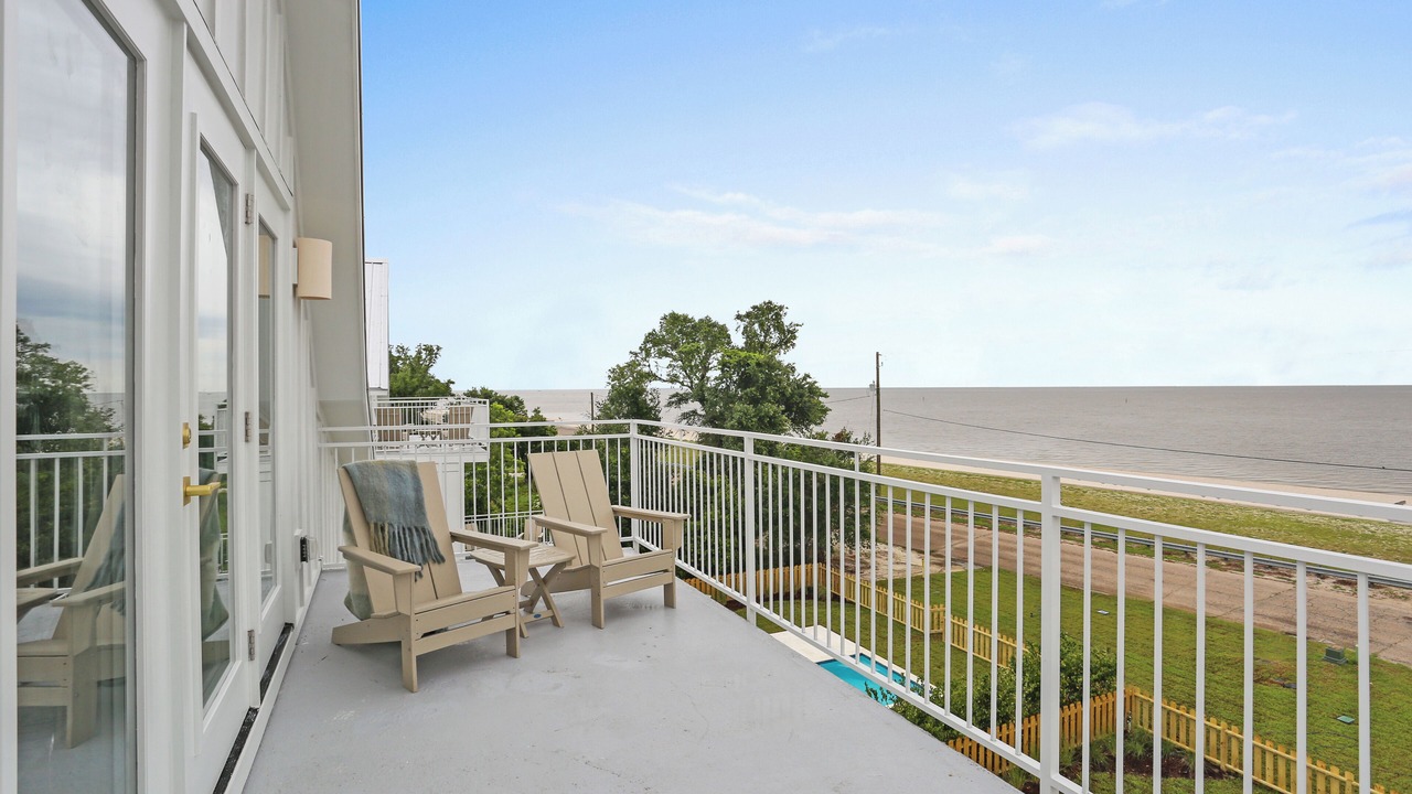 Photo of Patio Balcony in Henderson Point