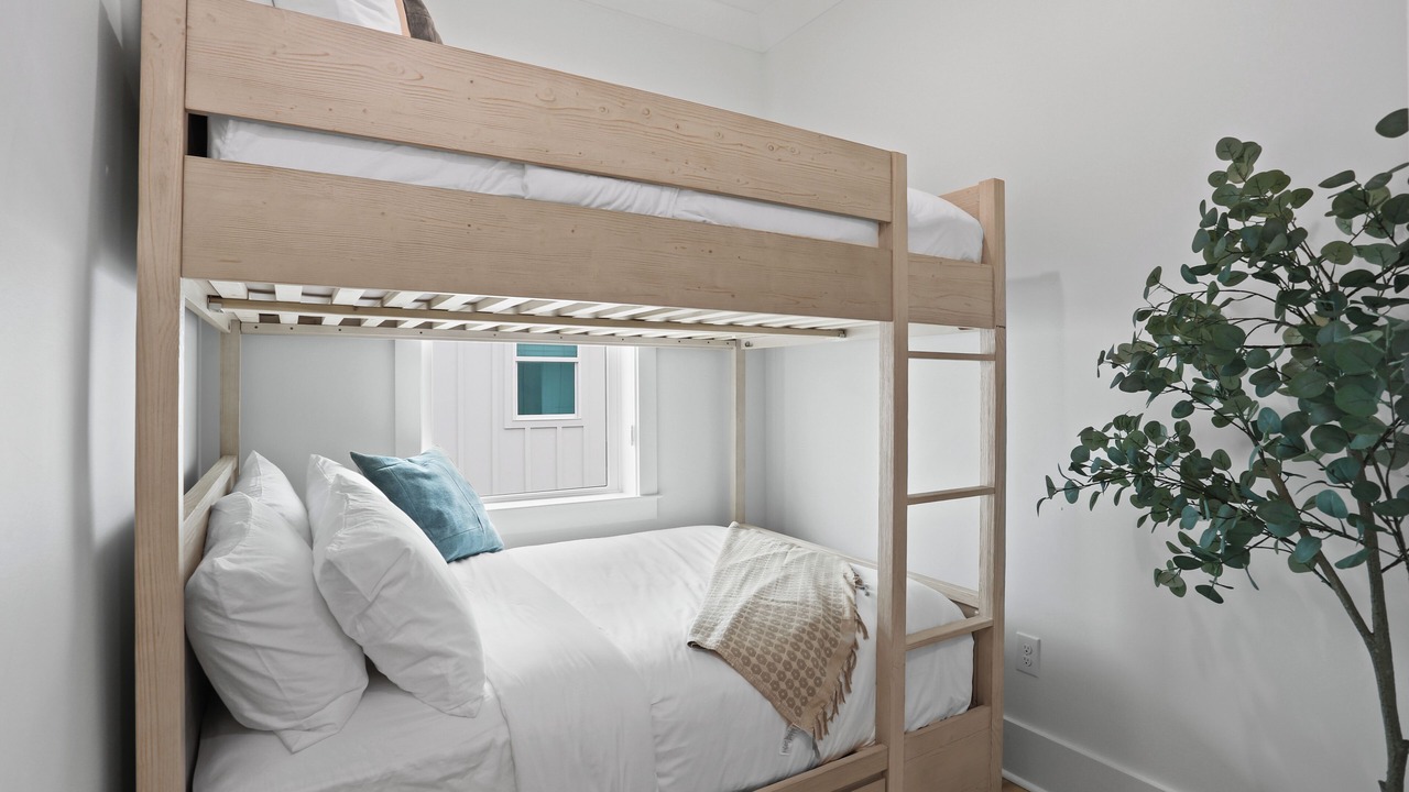 Photo of Bedroom in Henderson Point