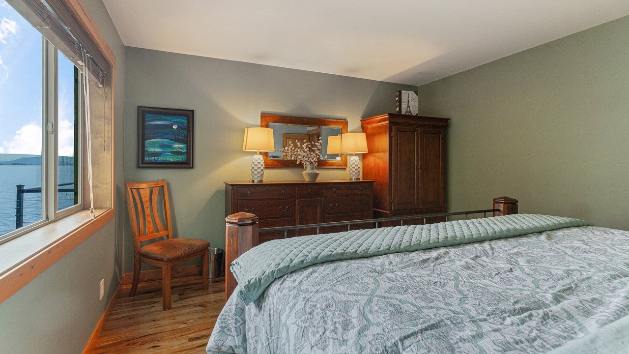 Photo of Bedroom in Sandpoint