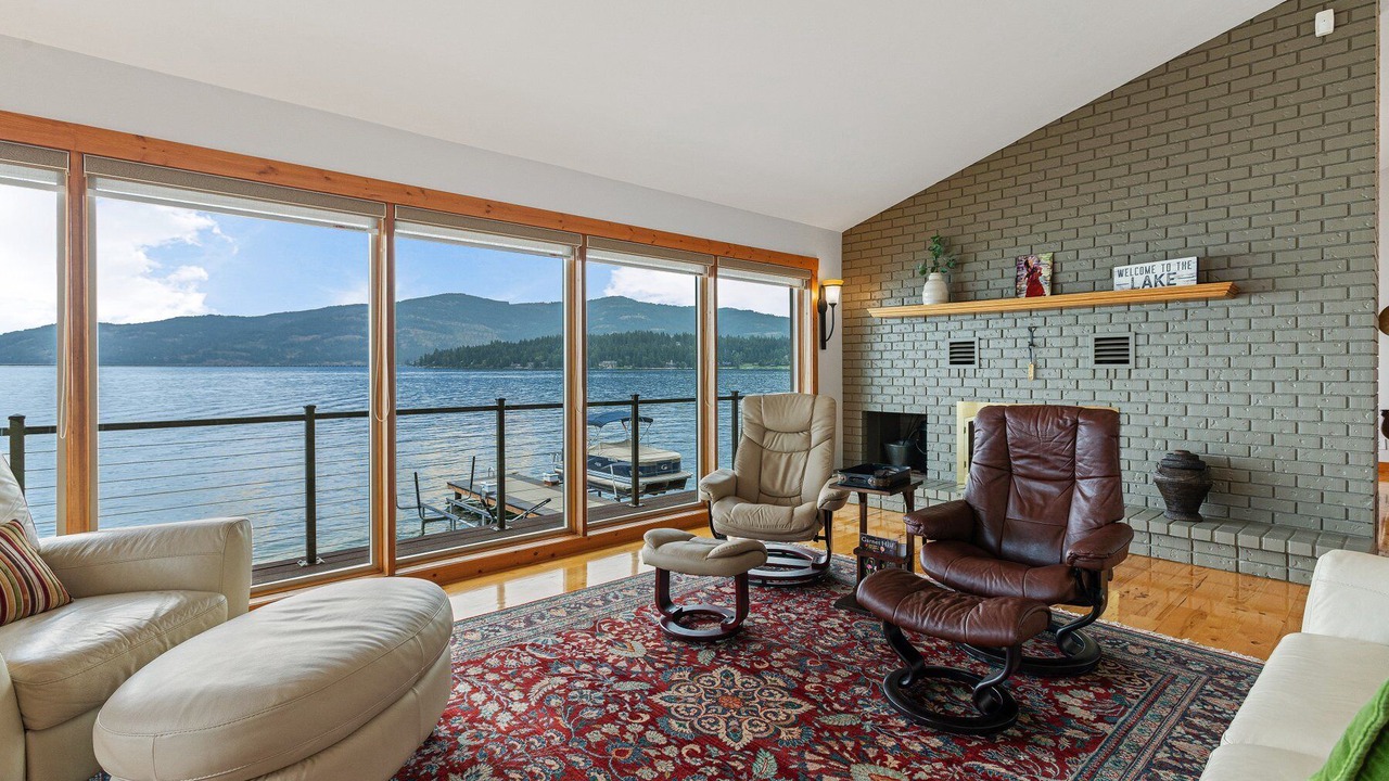 Photo of Livingroom in Sandpoint