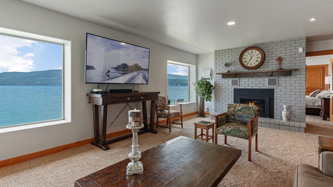 Photo of Livingroom in Sandpoint
