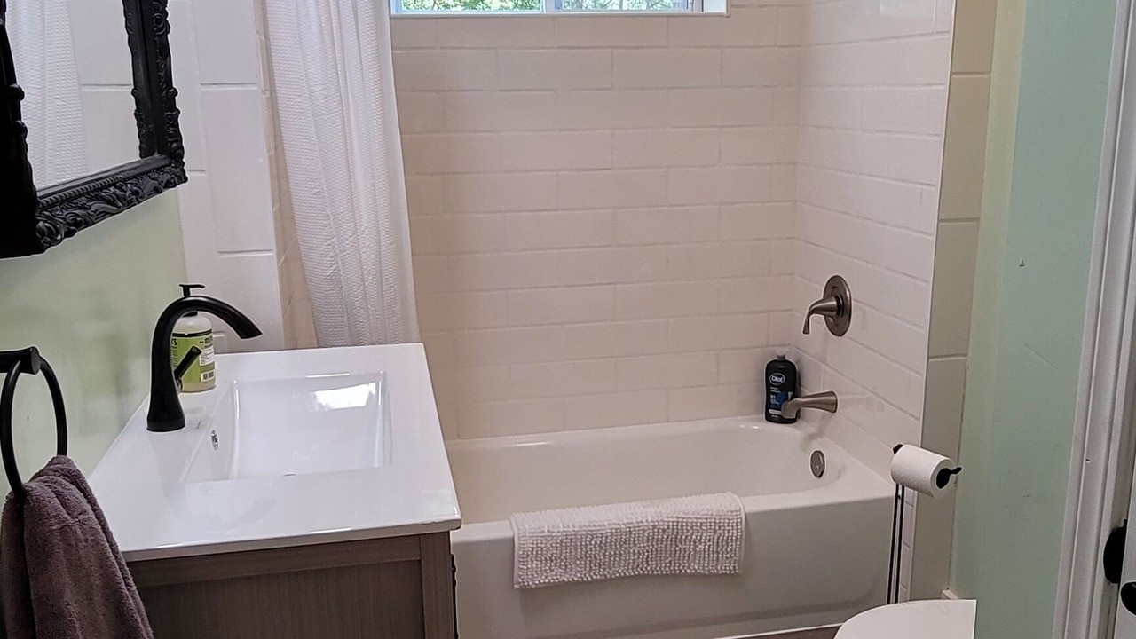 Photo of Bathroom in Oak Harbor