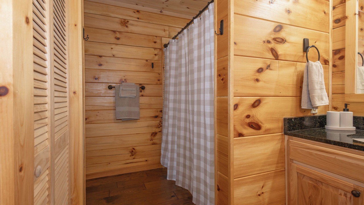 Photo of Bathroom in Bowling Green