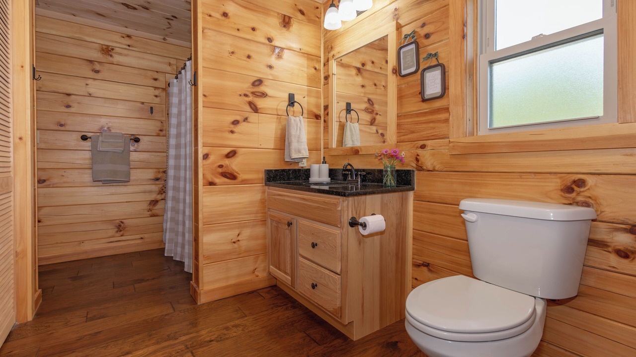 Photo of Bathroom in Bowling Green