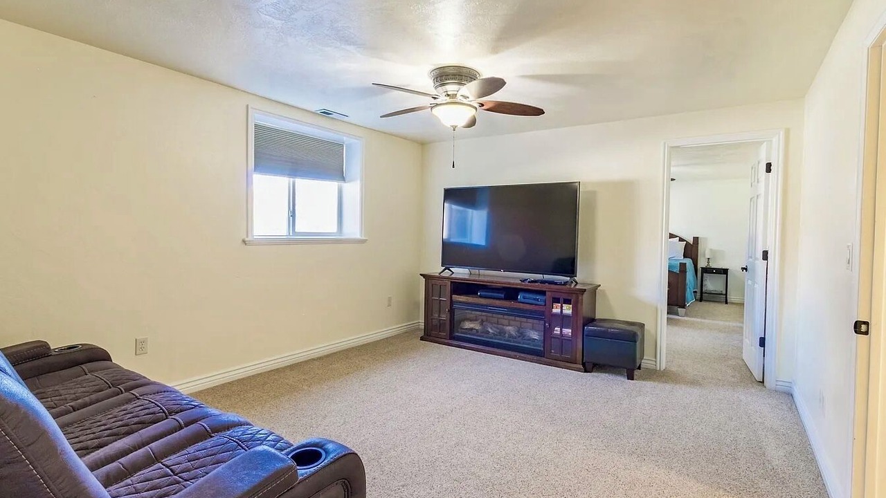 Photo of Livingroom in Maeser