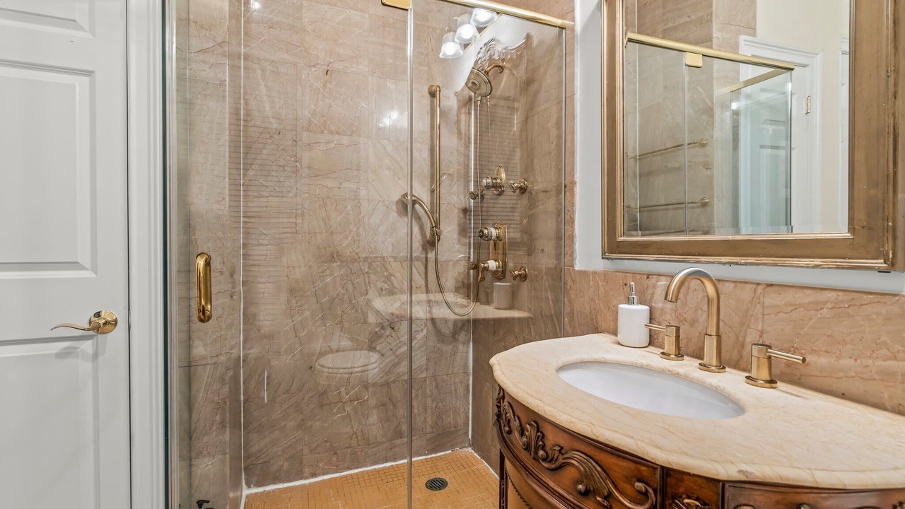 Photo of Bathroom in Old City