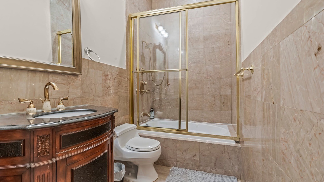 Photo of Bathroom in Old City