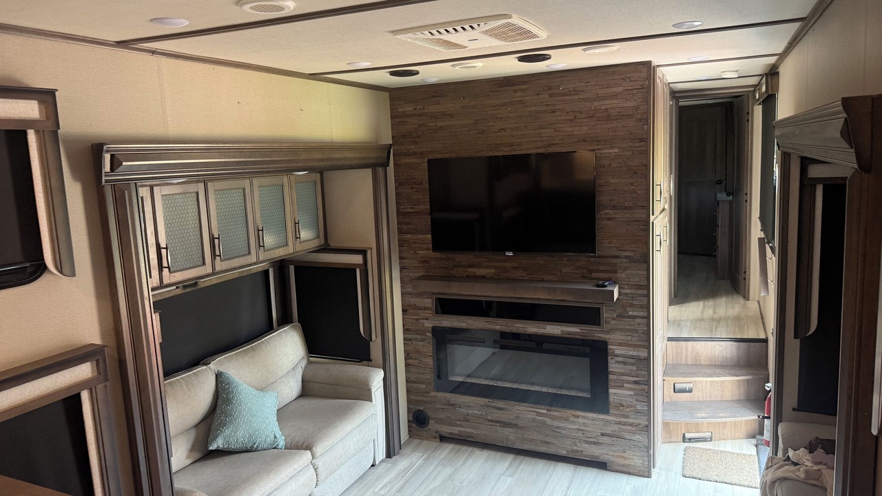 Photo of Livingroom in Rexford