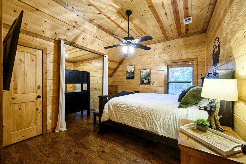 Photo of Bedroom in Hochatown