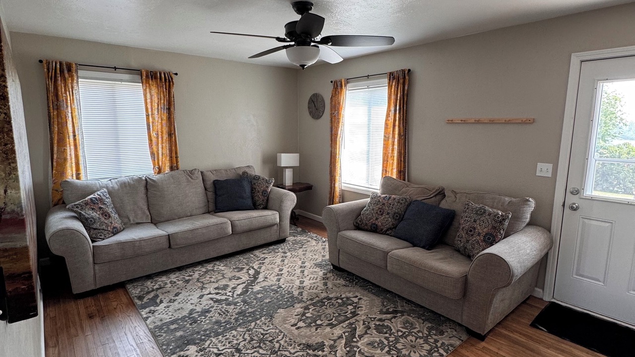 Photo of Livingroom in Raymond