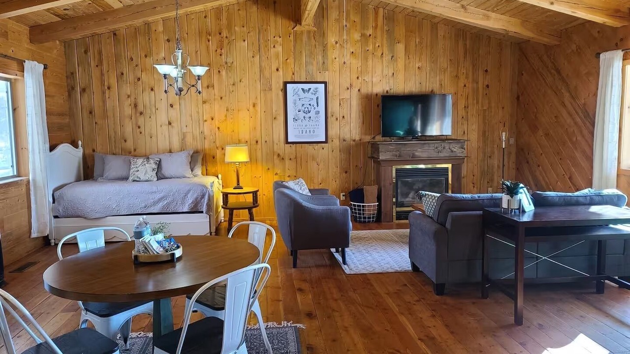 Photo of Livingroom in Ririe