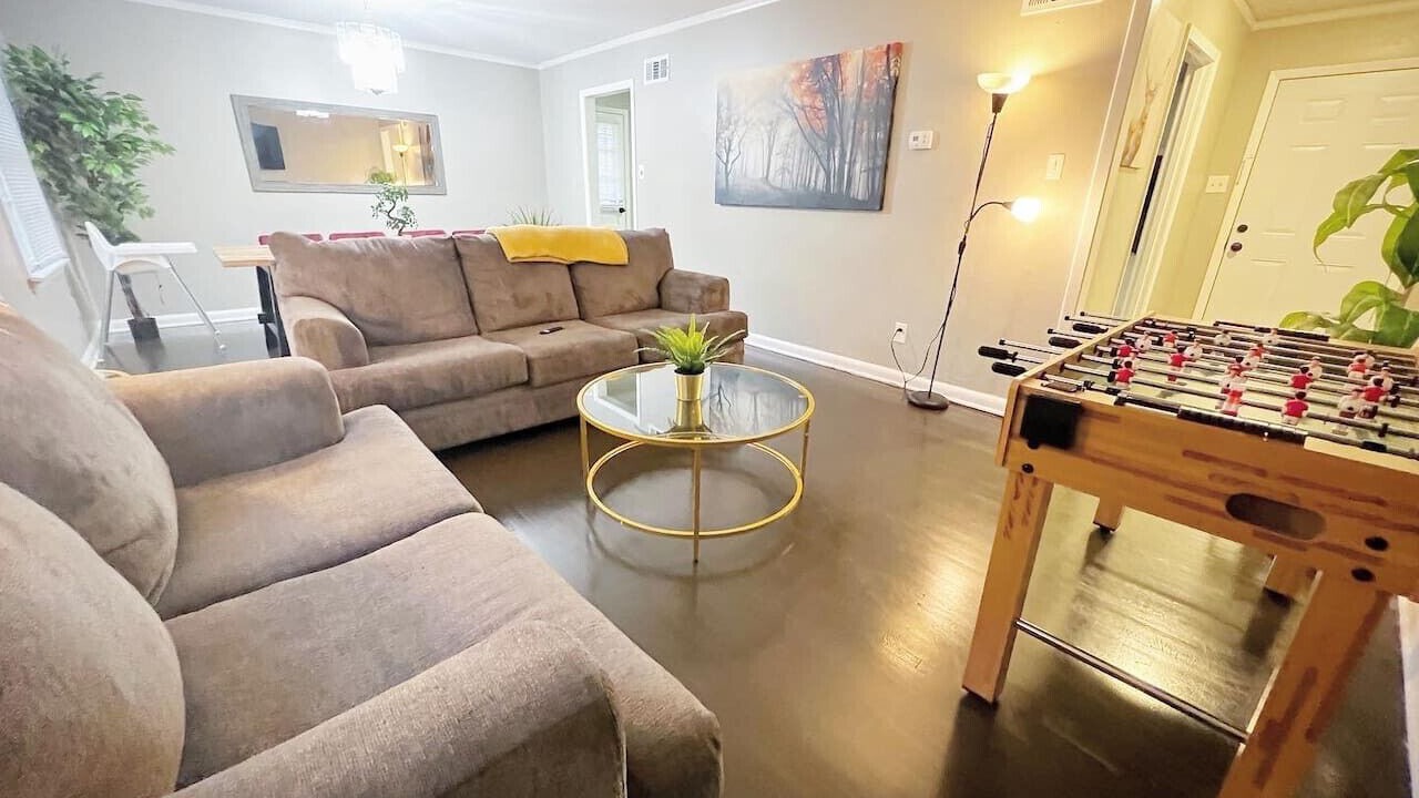 Photo of Livingroom in East Memphis