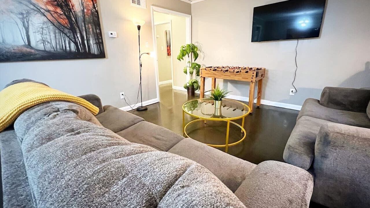 Photo of Livingroom in East Memphis