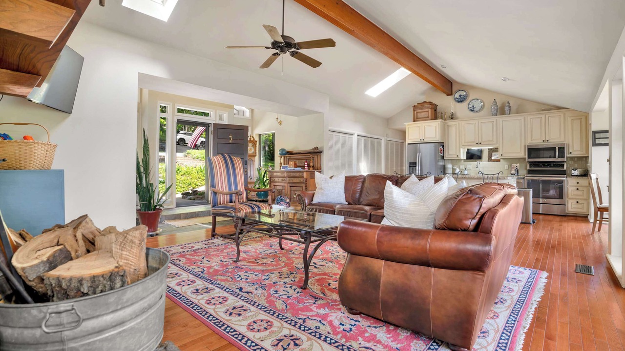 Photo of Livingroom in Lowell