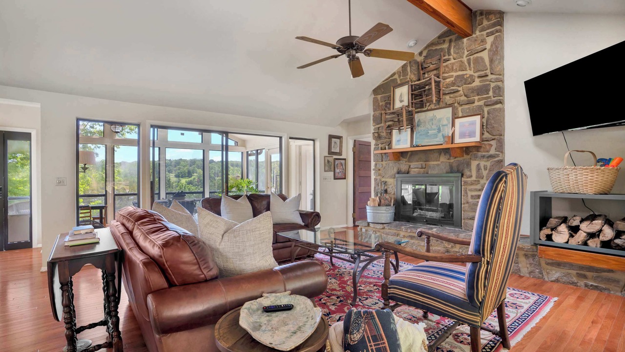 Photo of Livingroom in Lowell