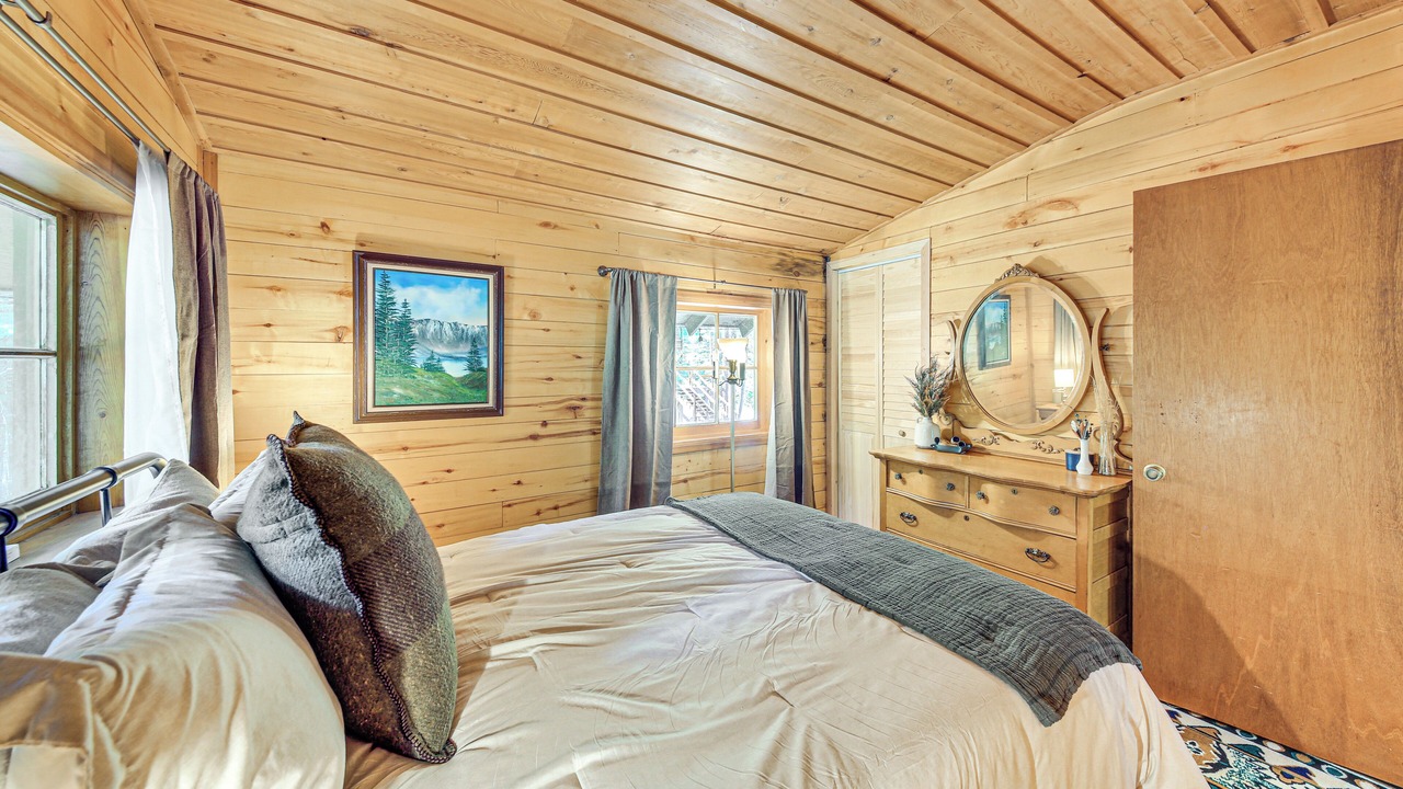 Photo of Bedroom in Troy