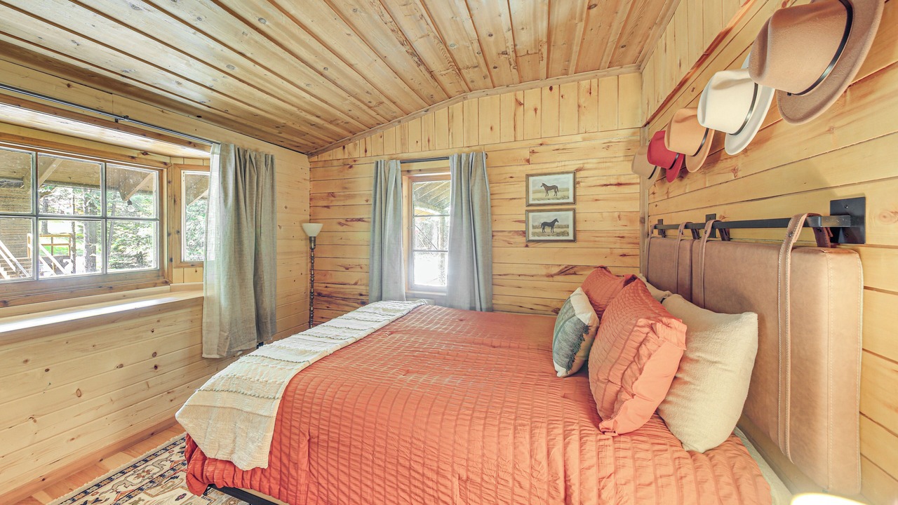 Photo of Bedroom in Troy