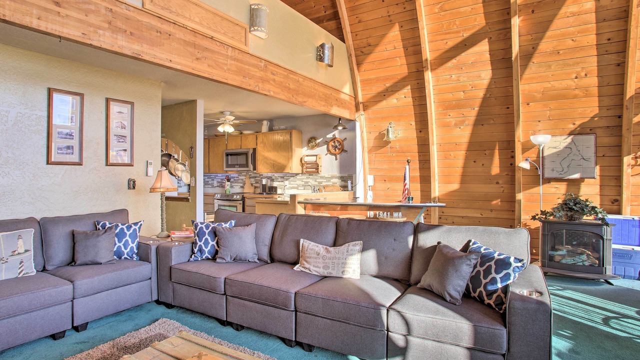 Photo of Livingroom in Bayview