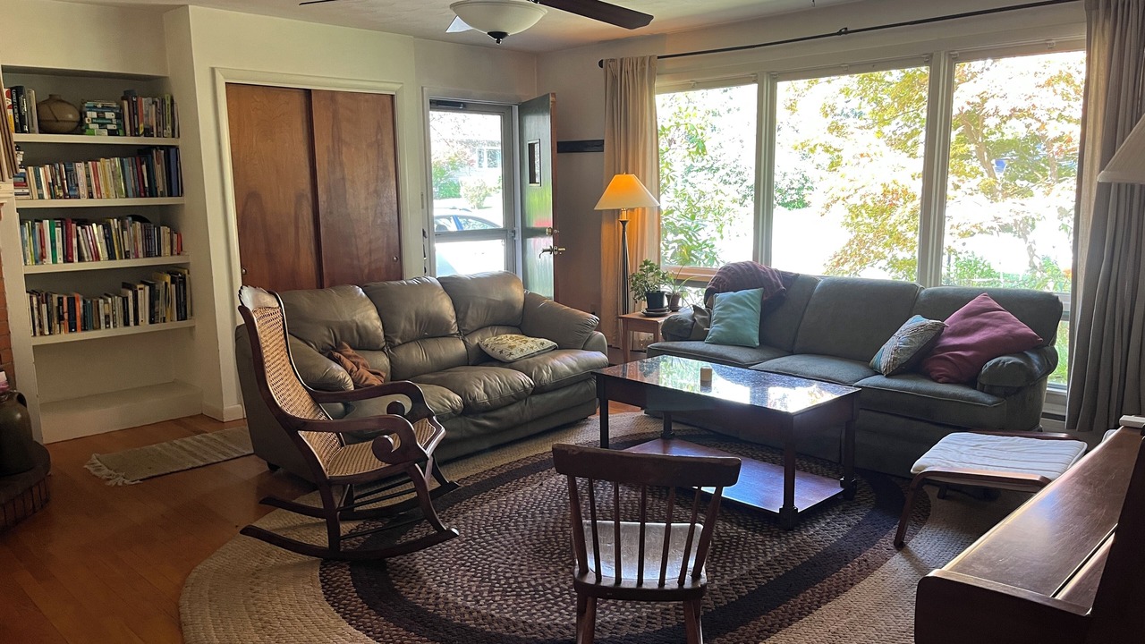 Photo of Livingroom in Boalsburg
