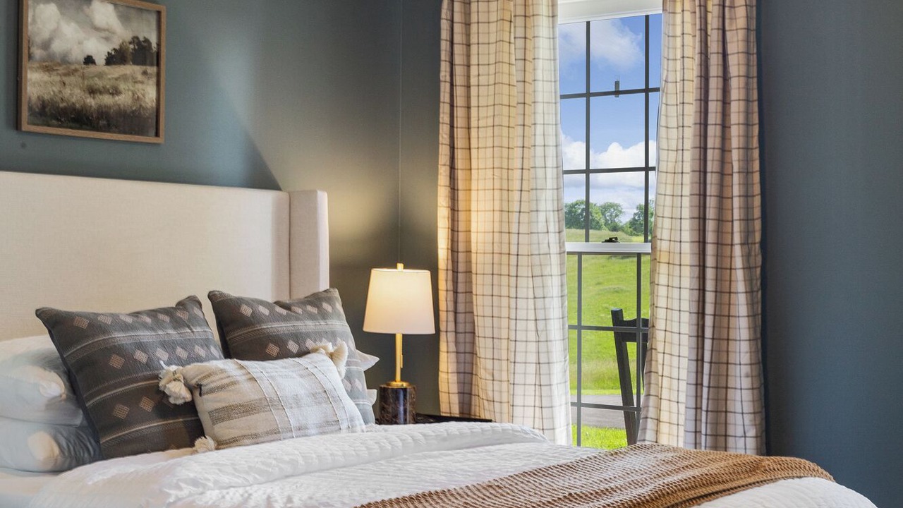 Photo of Bedroom in Chaplin