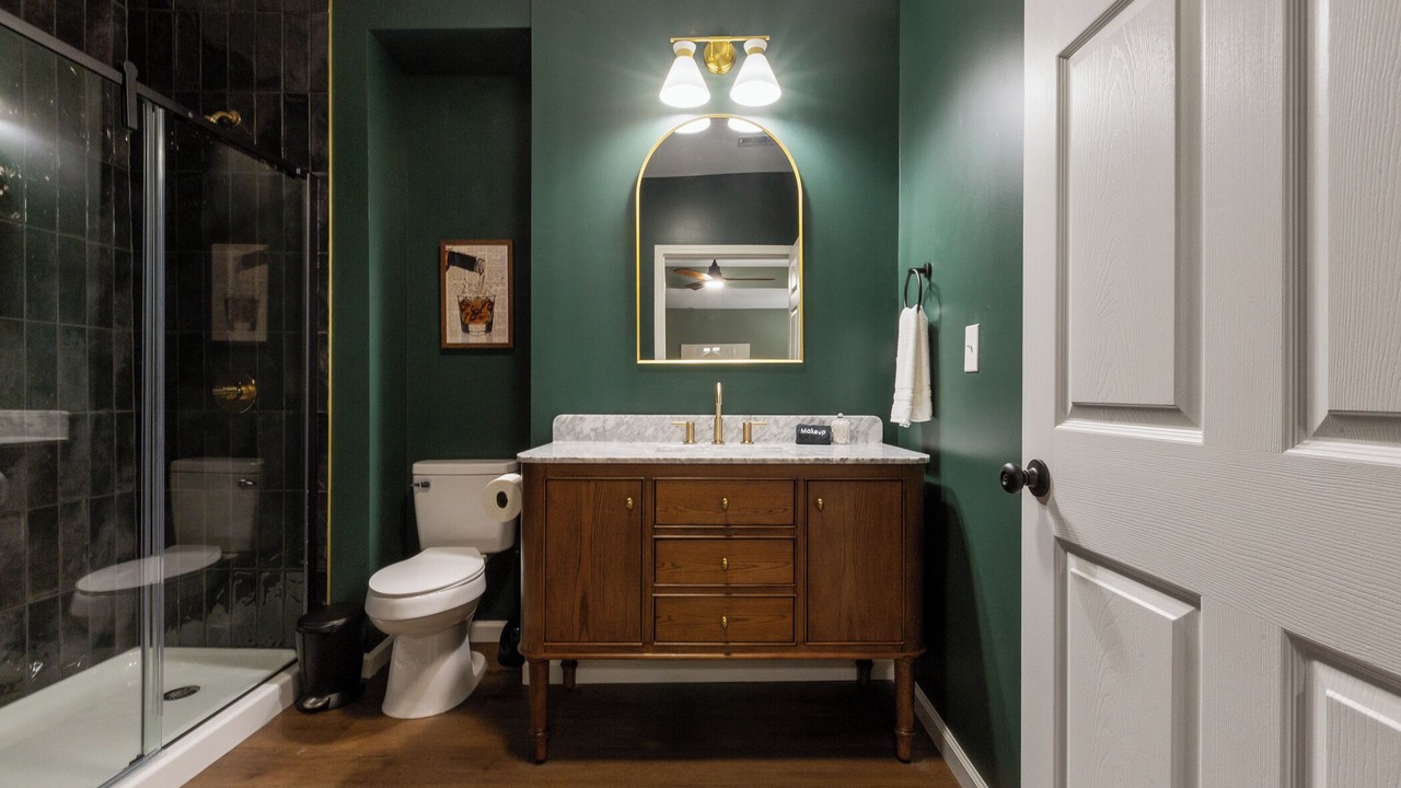 Photo of Bathroom in Chaplin