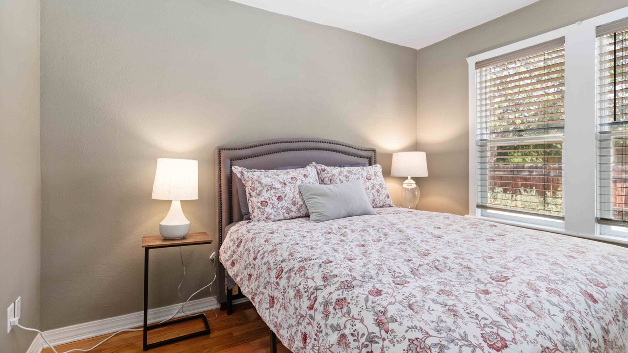 Photo of Bedroom in Depot Bench