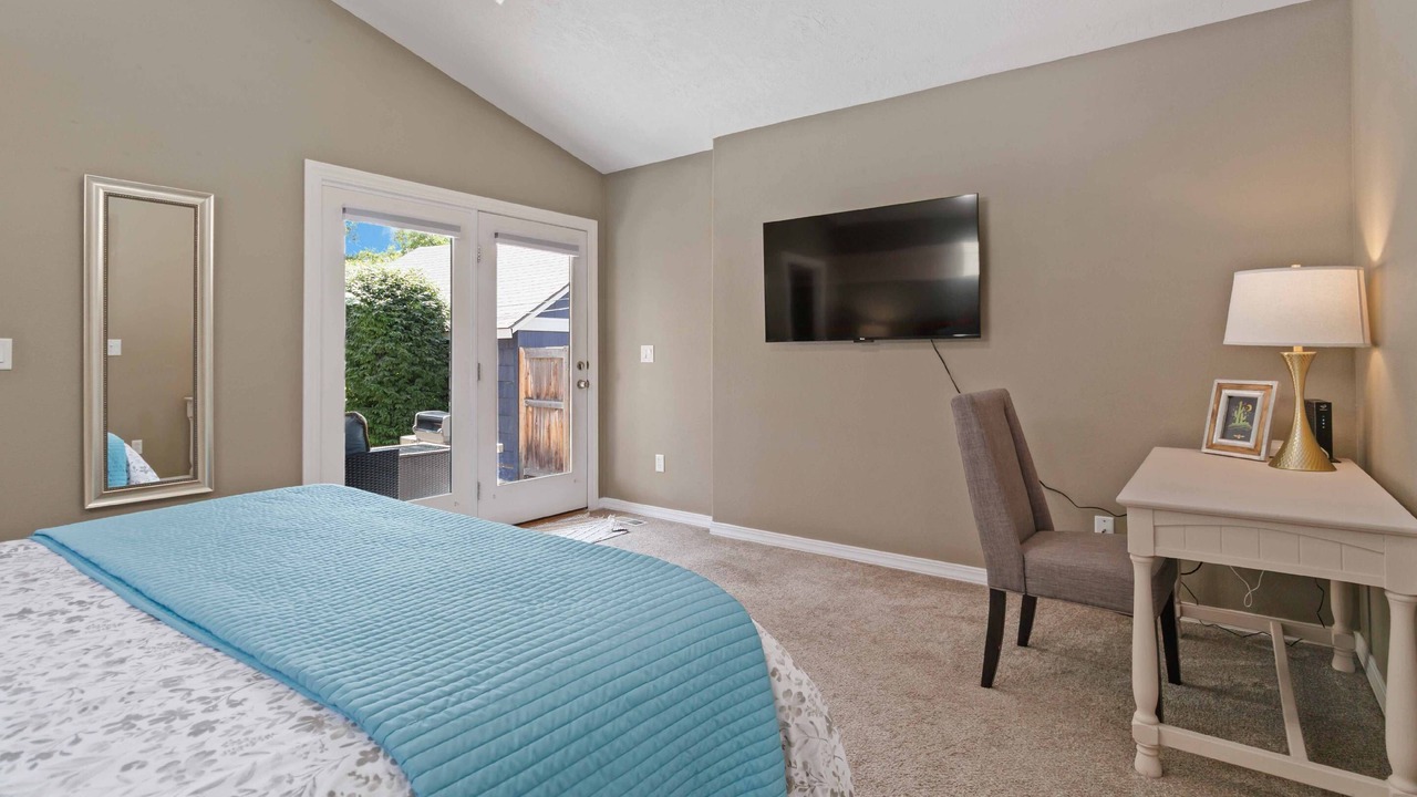 Photo of Bedroom in Depot Bench