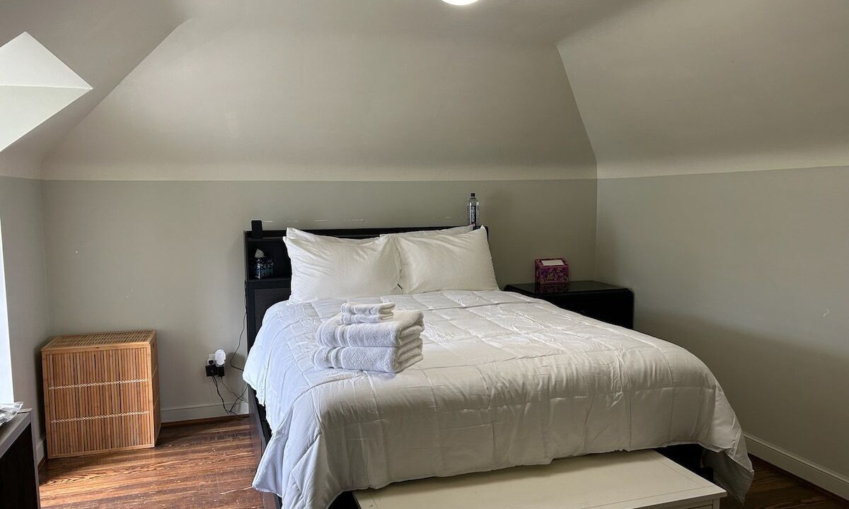 Photo of Bedroom in Beachwood