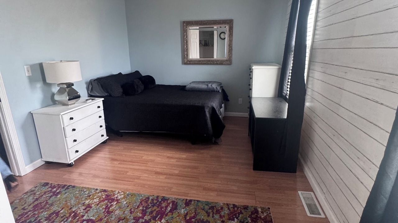 Photo of Bedroom in Moundsville