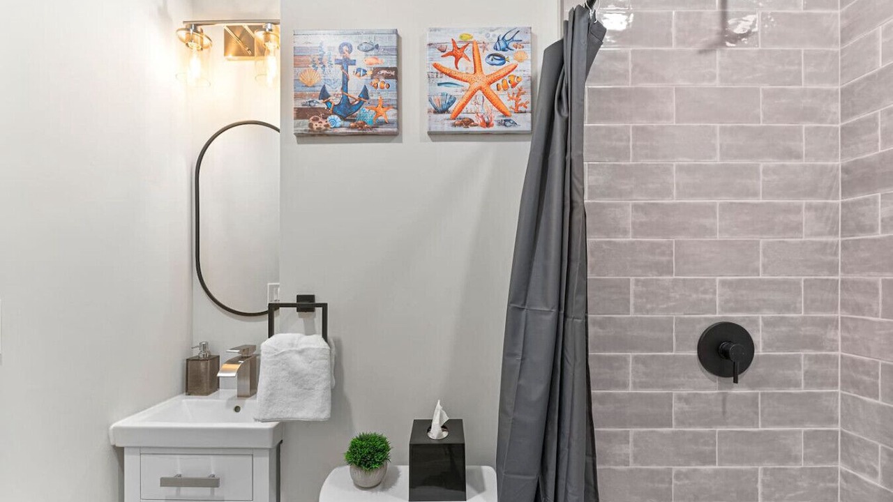 Photo of Bathroom in Thompson Square - Bunker Hill