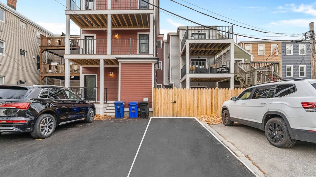 Photo of Outdoor in Thompson Square - Bunker Hill
