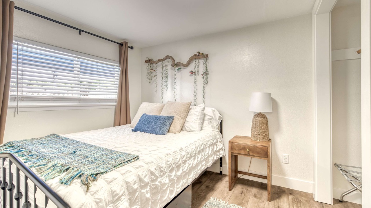 Photo of Bedroom in Depot Bench