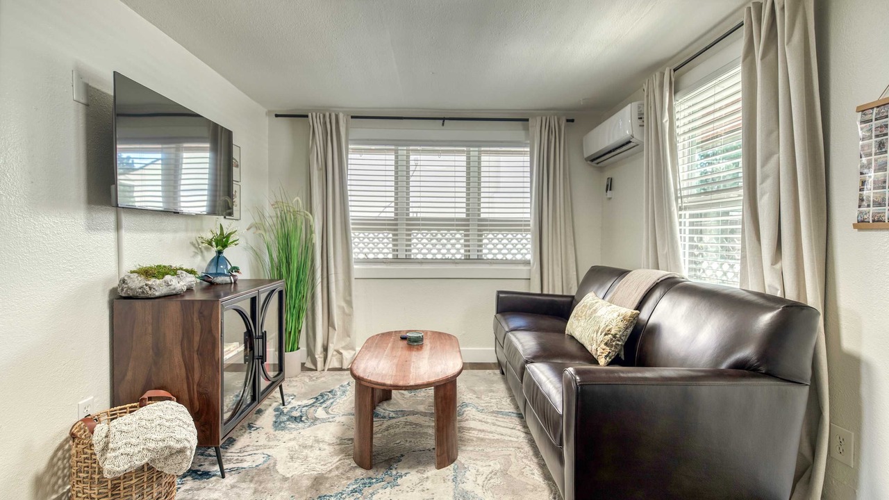 Photo of Livingroom in Depot Bench