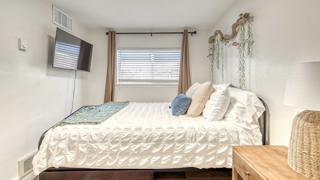 Photo of Bedroom in Depot Bench