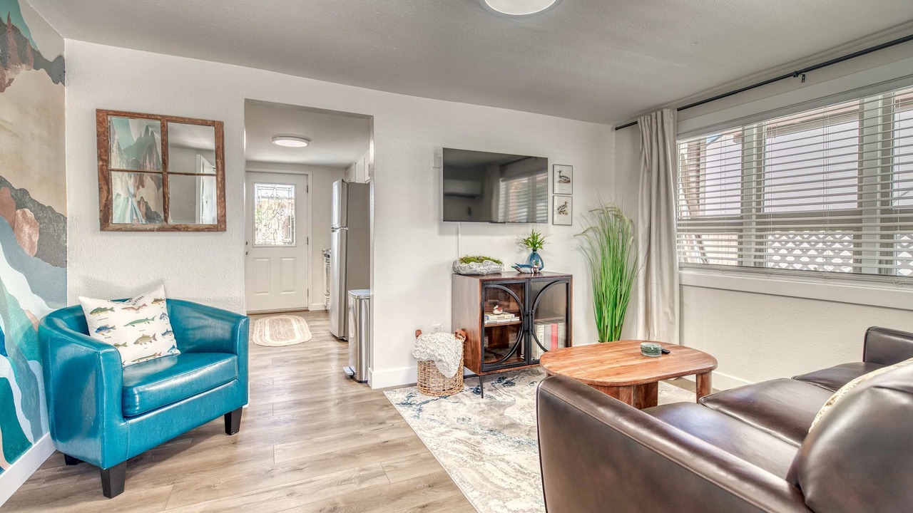 Photo of Livingroom in Depot Bench