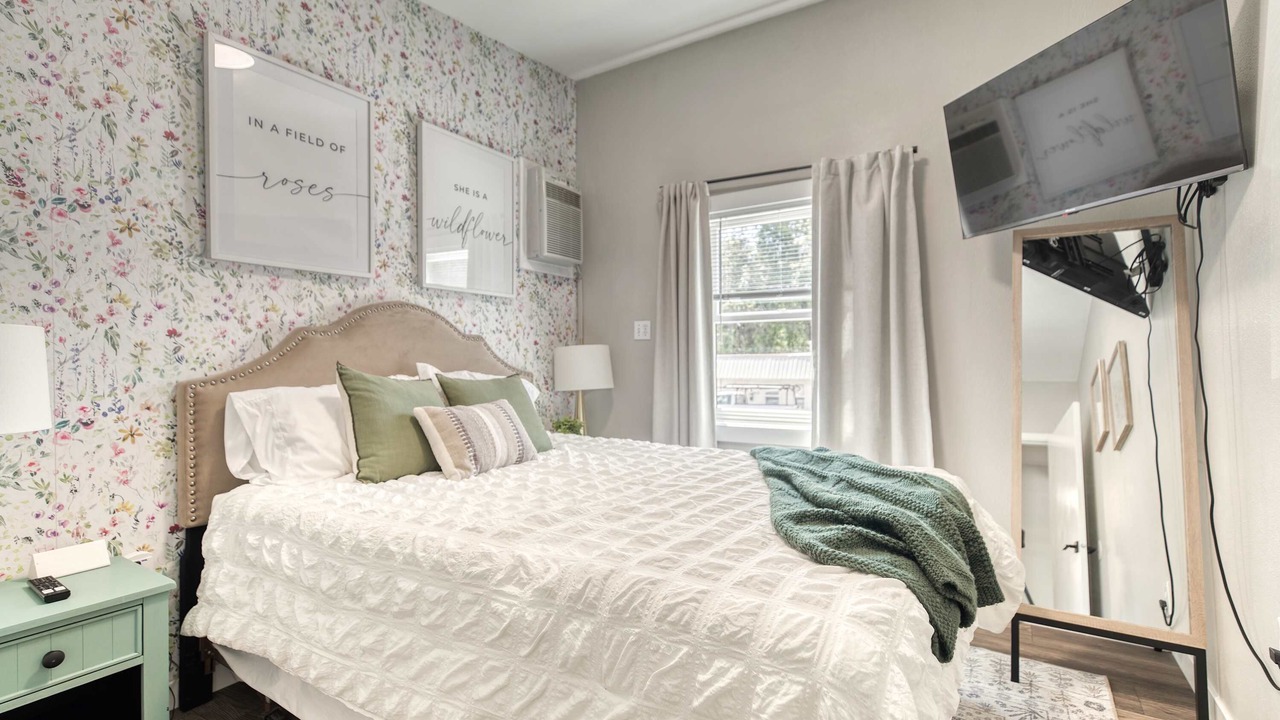 Photo of Bedroom in Depot Bench