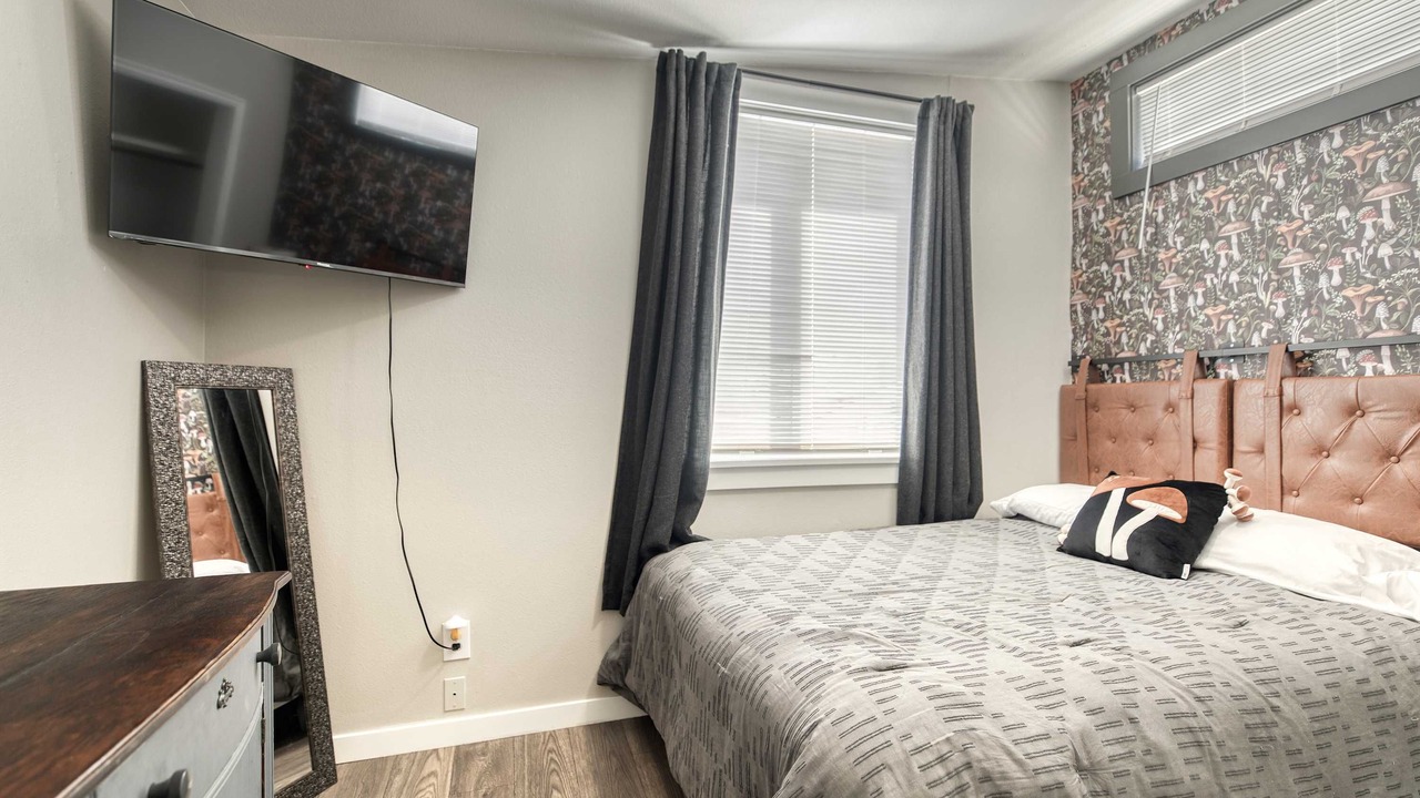 Photo of Bedroom in Depot Bench